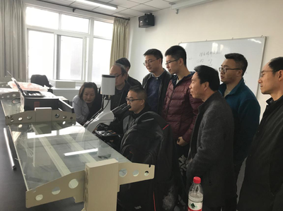 我院在繁殖與胚胎工程實(shí)驗(yàn)室進(jìn)行新購置儀器培訓(xùn)